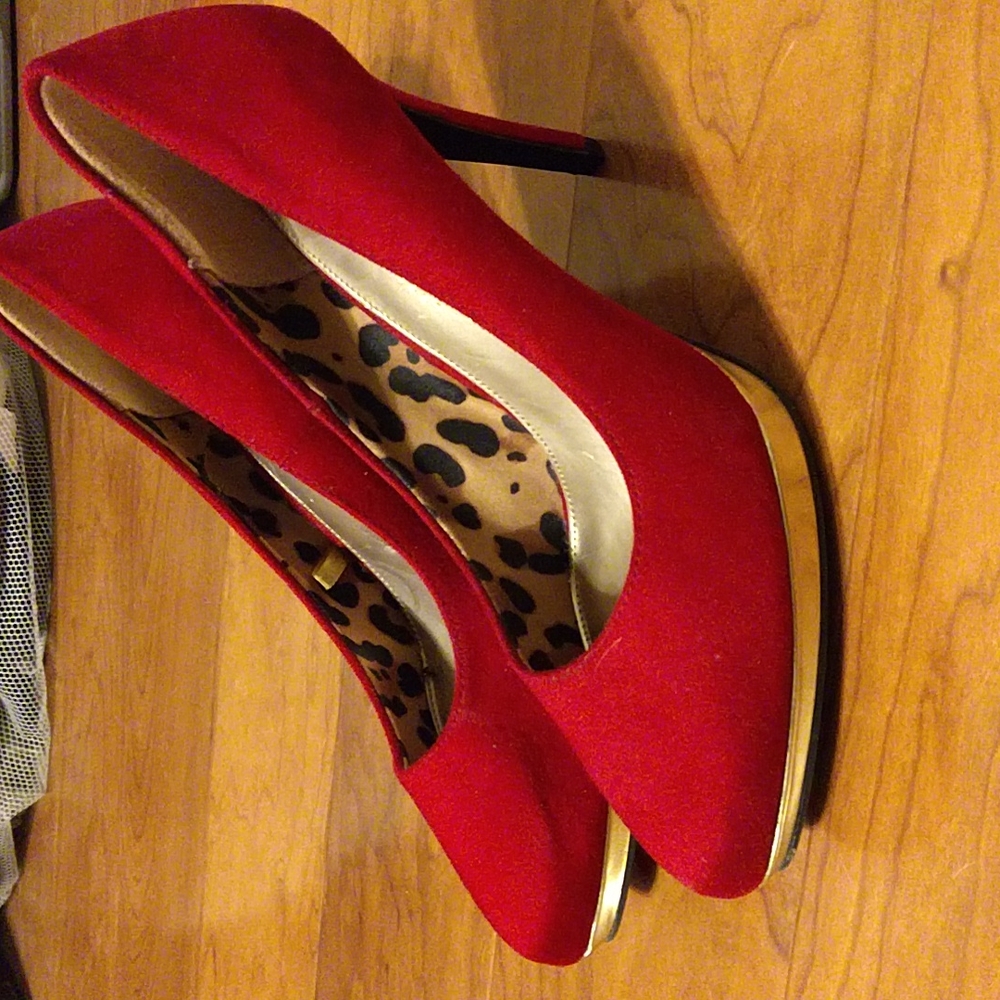 Red heels with gold